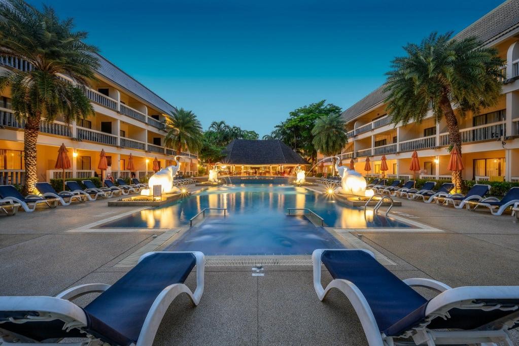 Best 8 Beachfront Hotels in Kata 7 Centara Kata Resort Phuket, Kata